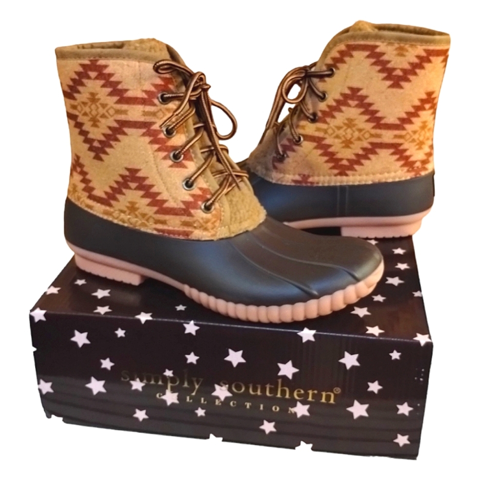 Simply Southern Aztec Print Lace Up Bootie Duck Boot Size 9 New